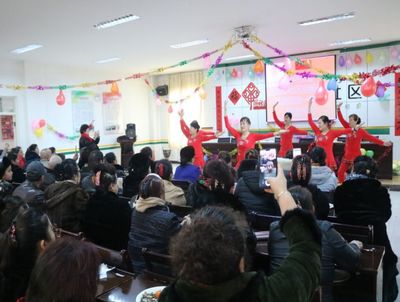 歡歌笑語迎新春 民族團結(jié)情誼深——團結(jié)路社區(qū)“訪惠聚”工作隊舉辦迎新春暨“民族團結(jié)一家親”文藝活動